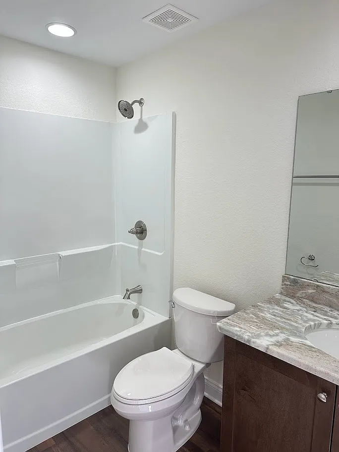 2 bed, 2.0 bath, 900 sqft, $1,550 — Photo 3