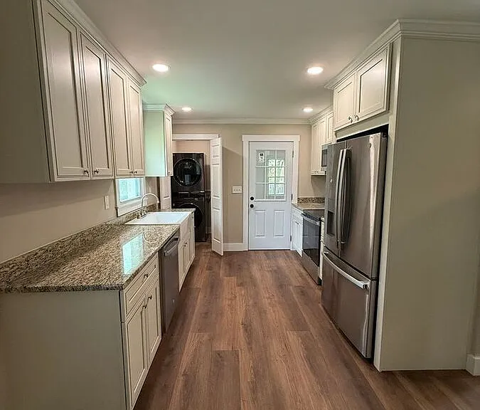 22 McLean St — Photo 8