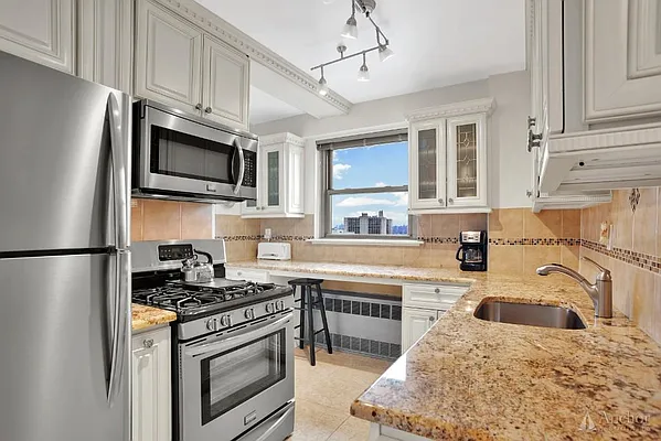 Sold by Anchor Associates | media 3