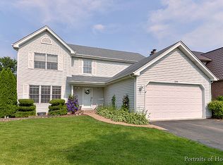 1N245 Papworth St, Carol Stream, IL 60188