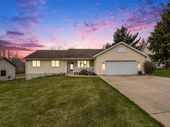 807 Bradford Dr, Belding, MI 48809