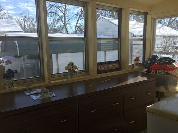 3rd image of 319 W Park Ave