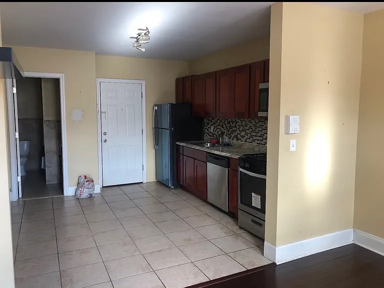 40 64th St #3 — Photo 3