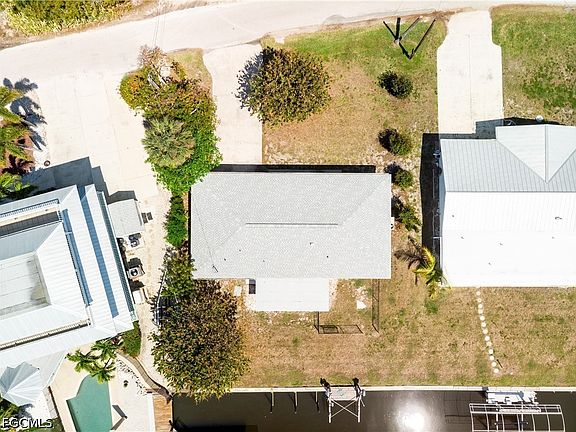3rd image of 7815 Bocilla Ln