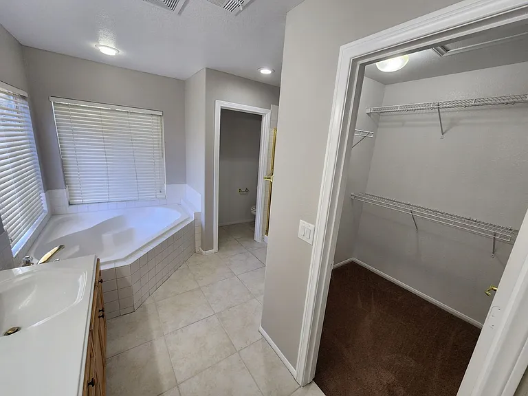 557 Poplar Leaf St — Photo 17