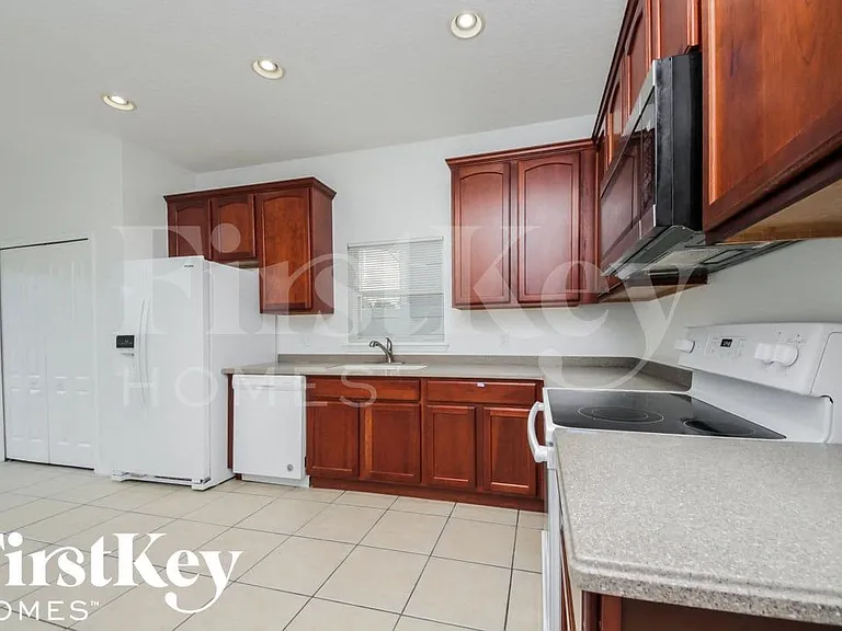 4302 Hidden Meadow Dr — Photo 6
