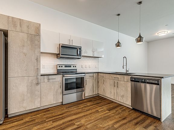 Studio (S4) - 727 Lofts