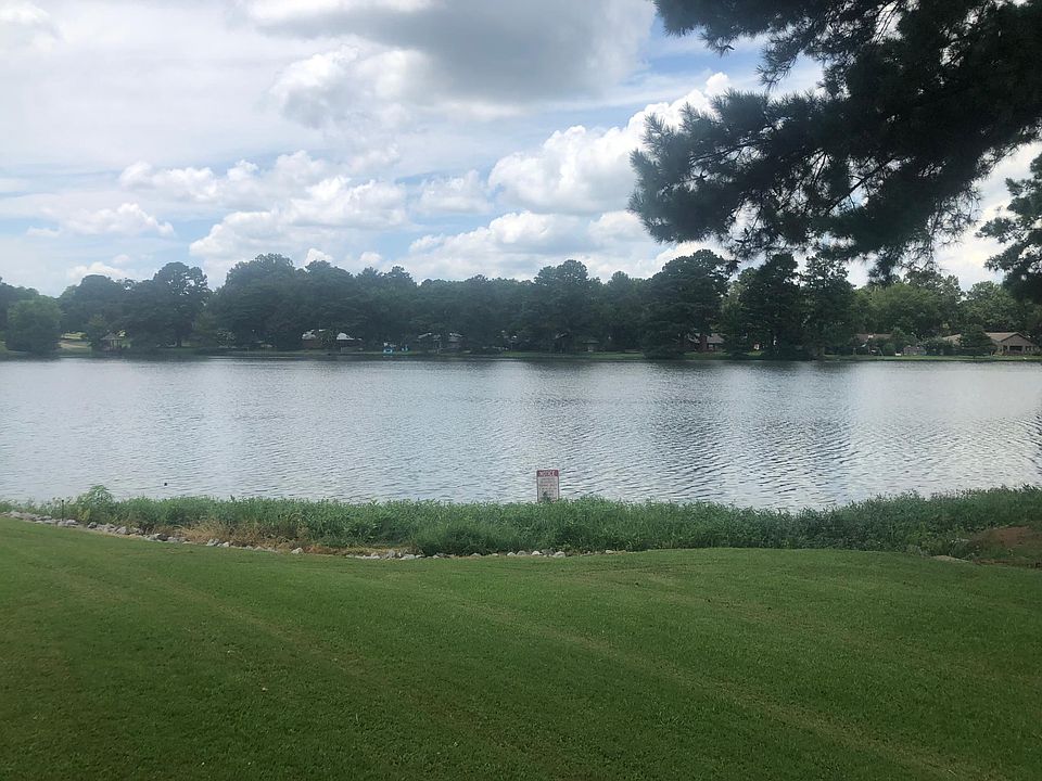 2nd image of 143 Lakebend Cir #143