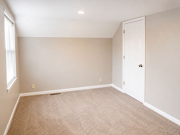 5th image of 2092 Garfield Ave