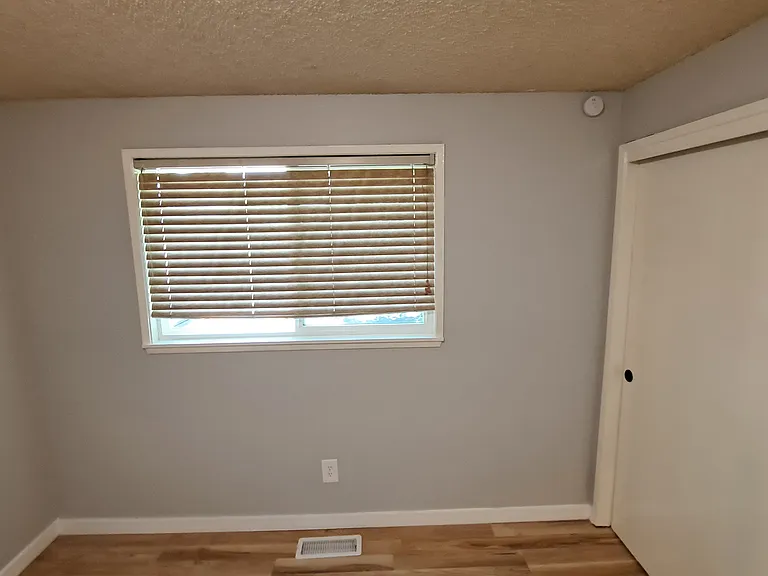 1316 S Woodlawn St — Photo 28