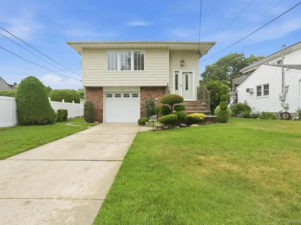 6 N Park Drive, Massapequa, NY 11758