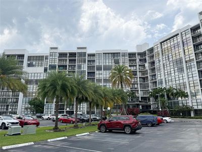 800 Parkview Dr APT 820, Hallandale Beach, FL, 33009