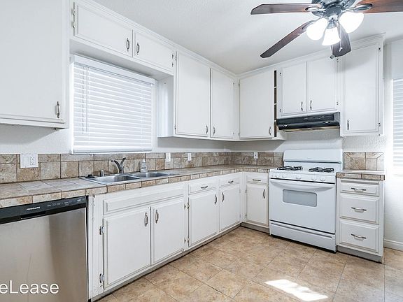 4th image of 3246 39th St