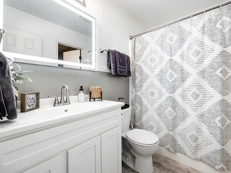 892 Lester Ave — Photo 13