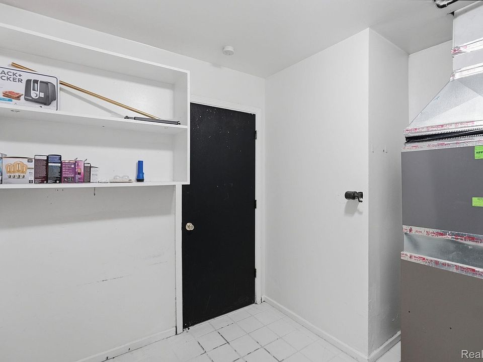 733 Camden St, photo 17