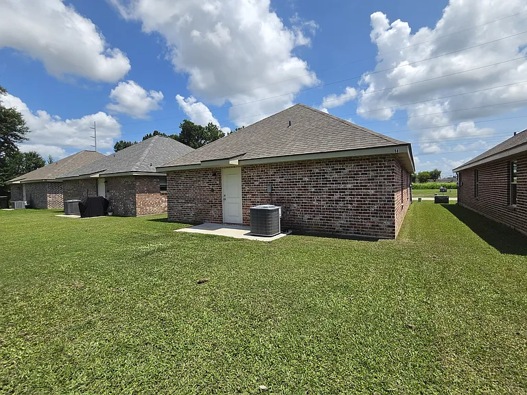 1658 Acadian Dr — Photo 3