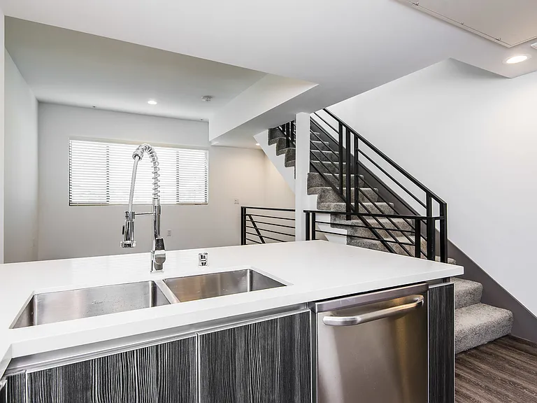 7036 La Tijera Blvd — Photo 13