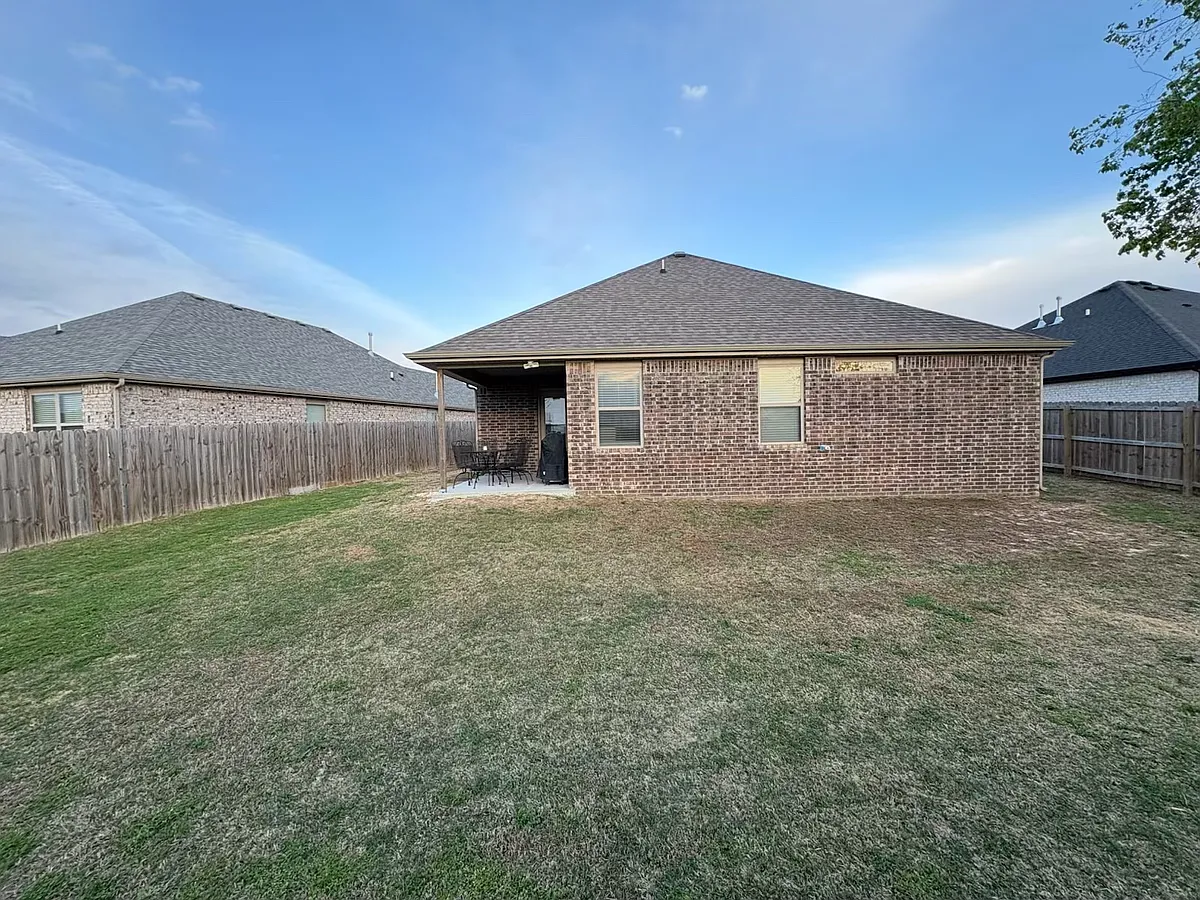 Building Photo - 37 S Geranium Ln