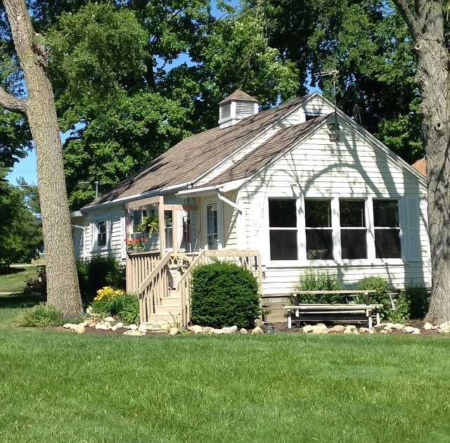 2nd image of 1711 E Bair Rd