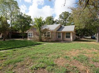 3100 Heatherwood Dr, Bryan, TX 77801