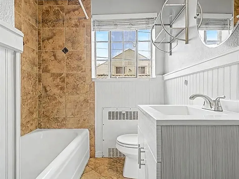 1405 Dexter St — Photo 12