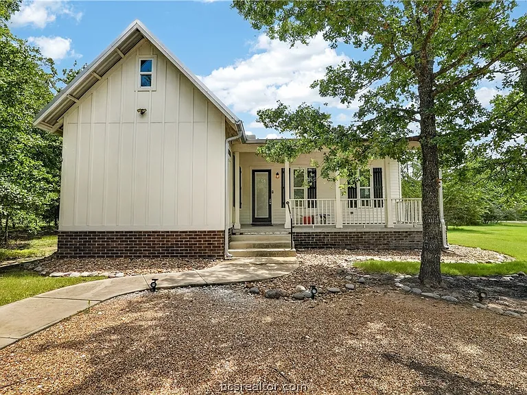 5412 Raymond Stotzer Pkwy — Photo 1