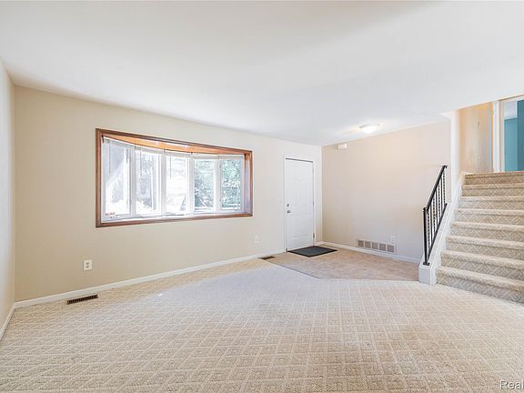 5th image of 569 Hendrickson Blvd