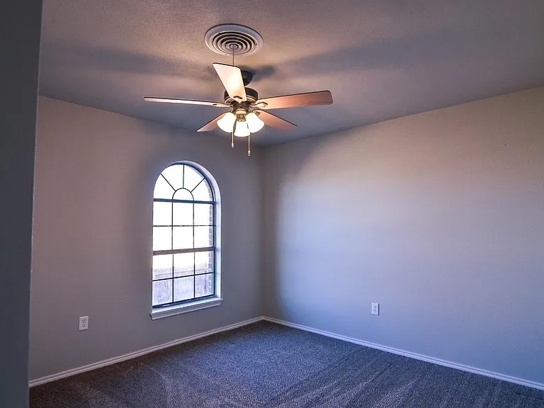 327 Hiracheta Dr — Photo 12