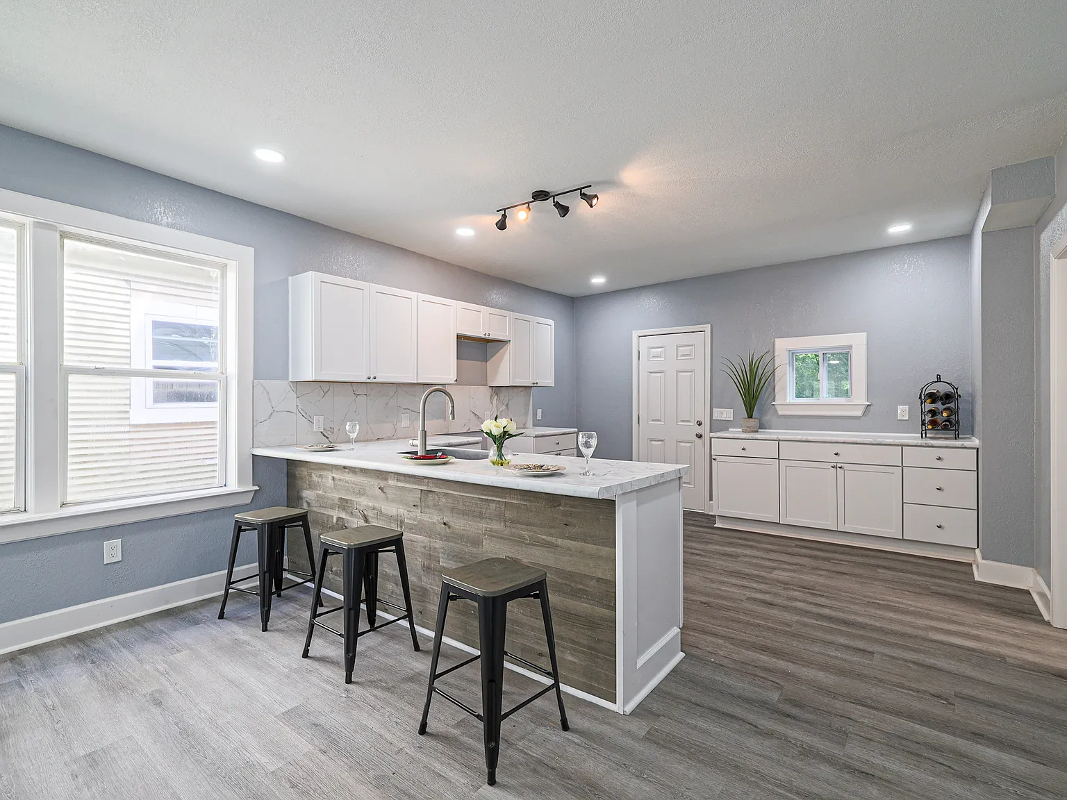 4 bed, 1867 sqft, $1,904 — Photo 4