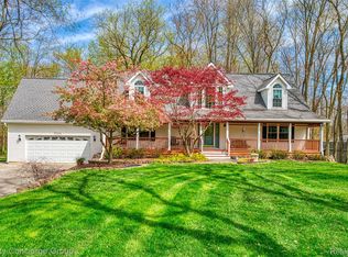 2044 Byron Rd, Howell, MI 48855