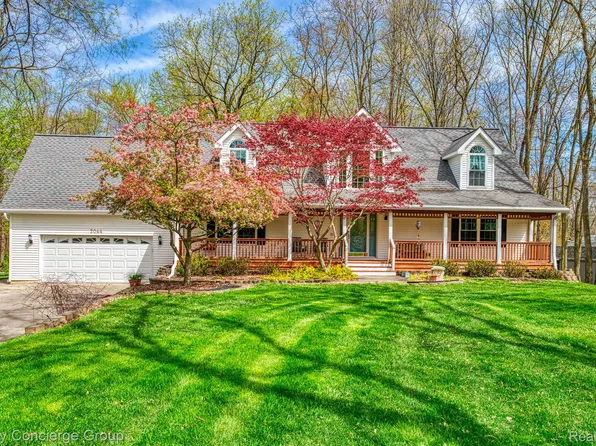 2044 Byron Rd, Howell, MI 48855