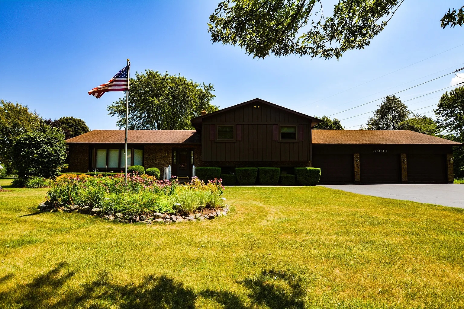 3001 N Maple Tree Ln photo 1