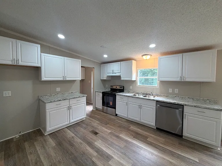 132 Kingston Ridge Dr — Photo 4