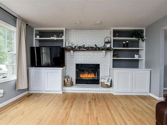 5th image of 36 Autumn Glen Dr