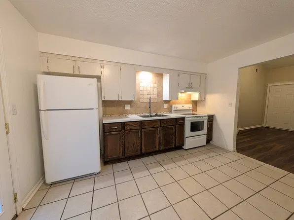 414 N Iowa St, Olathe, KS 66061