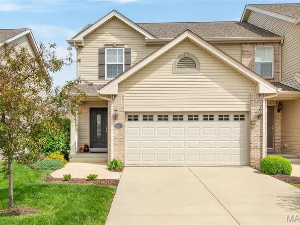 6831 Hampshire Ct, Maryville, IL 62062