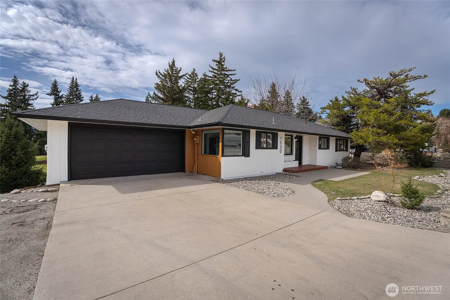 1530 Eastmont Avenue photo 1