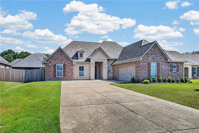 4 bed, 2.0 bath, 1954 sqft, $2,500 — Photo 2