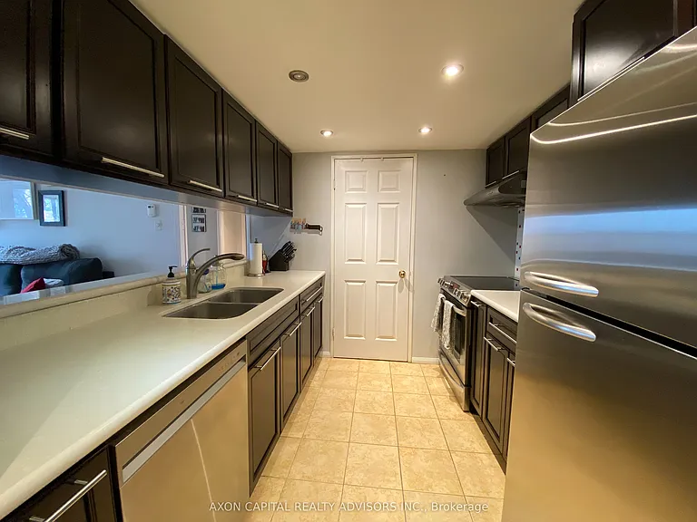 701 King St W #211 — Photo 5