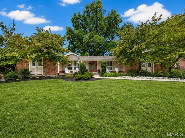 14470 Pembury Dr, Chesterfield, MO 63017