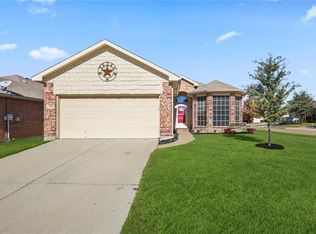 924 Rio Bravo Dr, Haslet, TX 76052