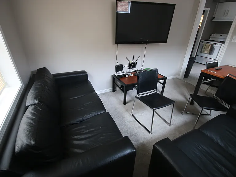 1098 Main St W #5 — Photo 7