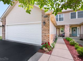1030 Viewpoint Dr, Lake In The Hills, IL 60156