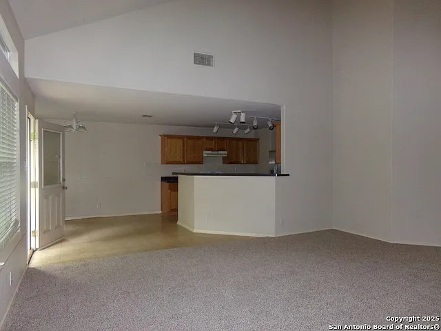 3 bed, 2.5 bath, 1570 sqft, $1,800 — Photo 4