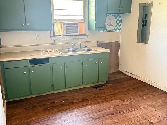 5th image of 205 Jewel St