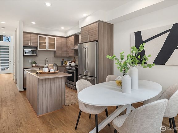 5th image of 4027 California Avenue SW #B