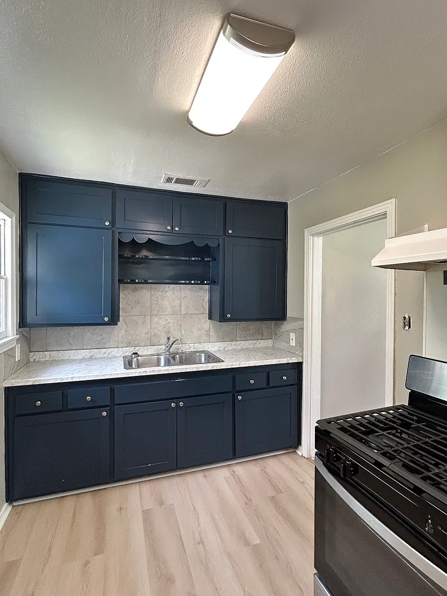 Building Photo - 3812 Maple Ave