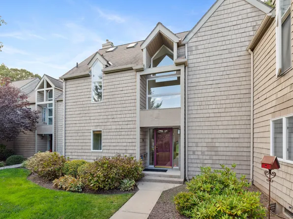 30 Timberwood Road #30, West Hartford, CT 06117