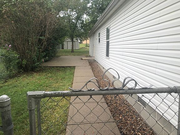 3rd image of 220 Montgomery St