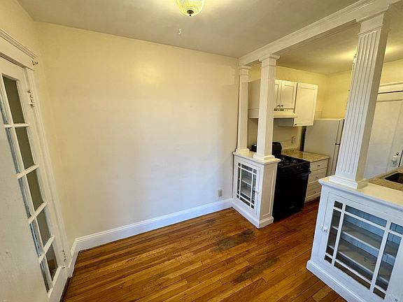 4th image of 31 Dennison Ave APT 16